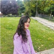 Hola, Soy Ángela Rucas, actriz y cantante. soy profesora de canto desde hace varios años impartiendo a todos aquellos pequeños artistas y no tan pequeños que quieran iniciarse en el mundo de las artes escénicas y cómo aprender a abordar una canción desde